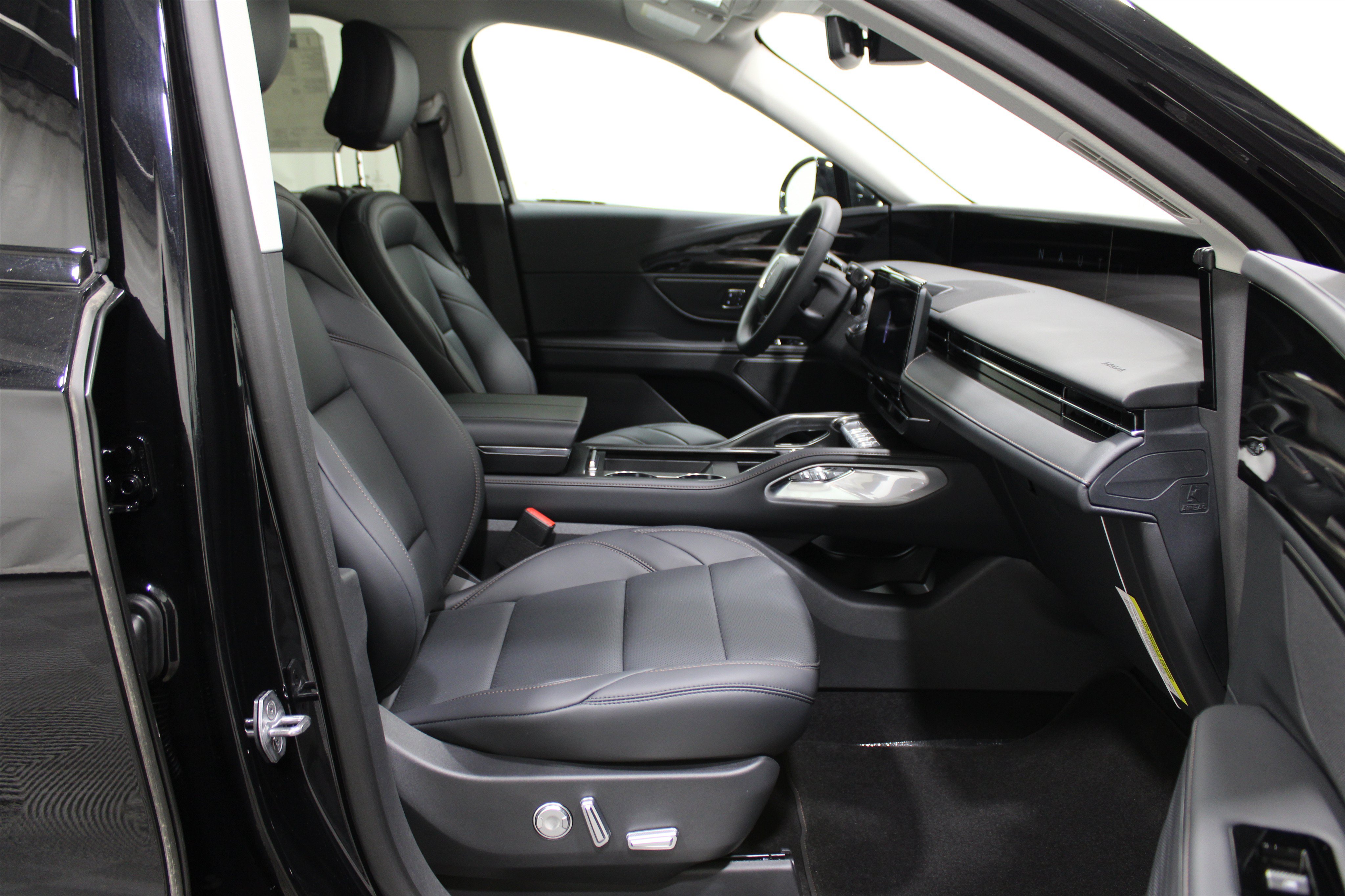 New 2026 Lincoln Nautilus Premier AWD/4WD image 29