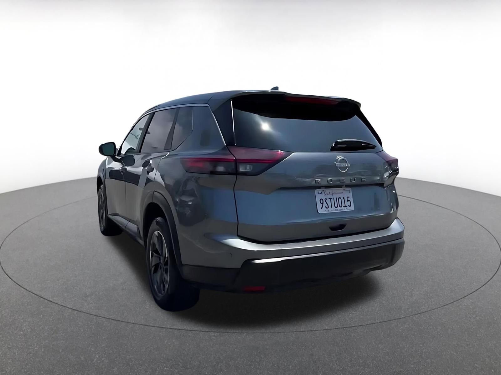 Used 2025 Nissan Rogue SV FWD image 11