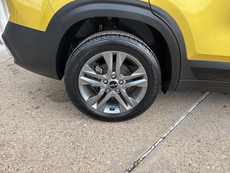 Used 2023 Kia Seltos S w/ Navigation Package image 9