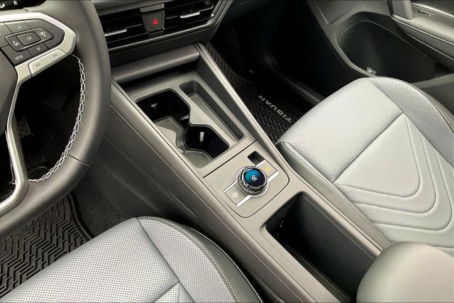 New 2025 Volkswagen Tiguan SE AWD/4WD image 10