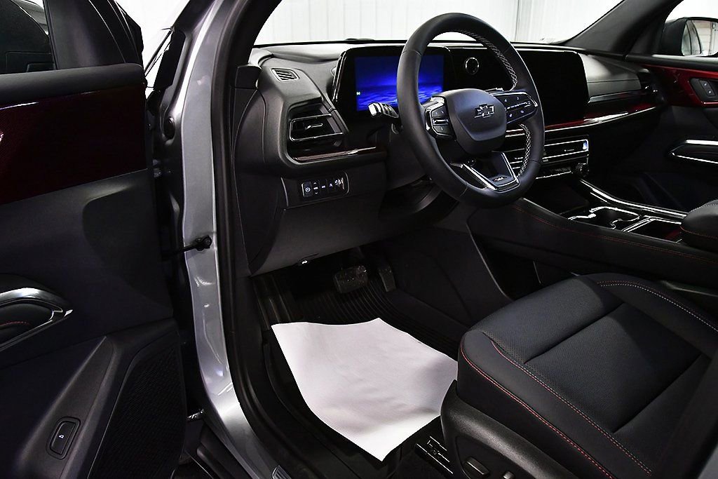 Used 2025 Chevrolet Traverse Z71 w/ Driver Confidence Package image 14