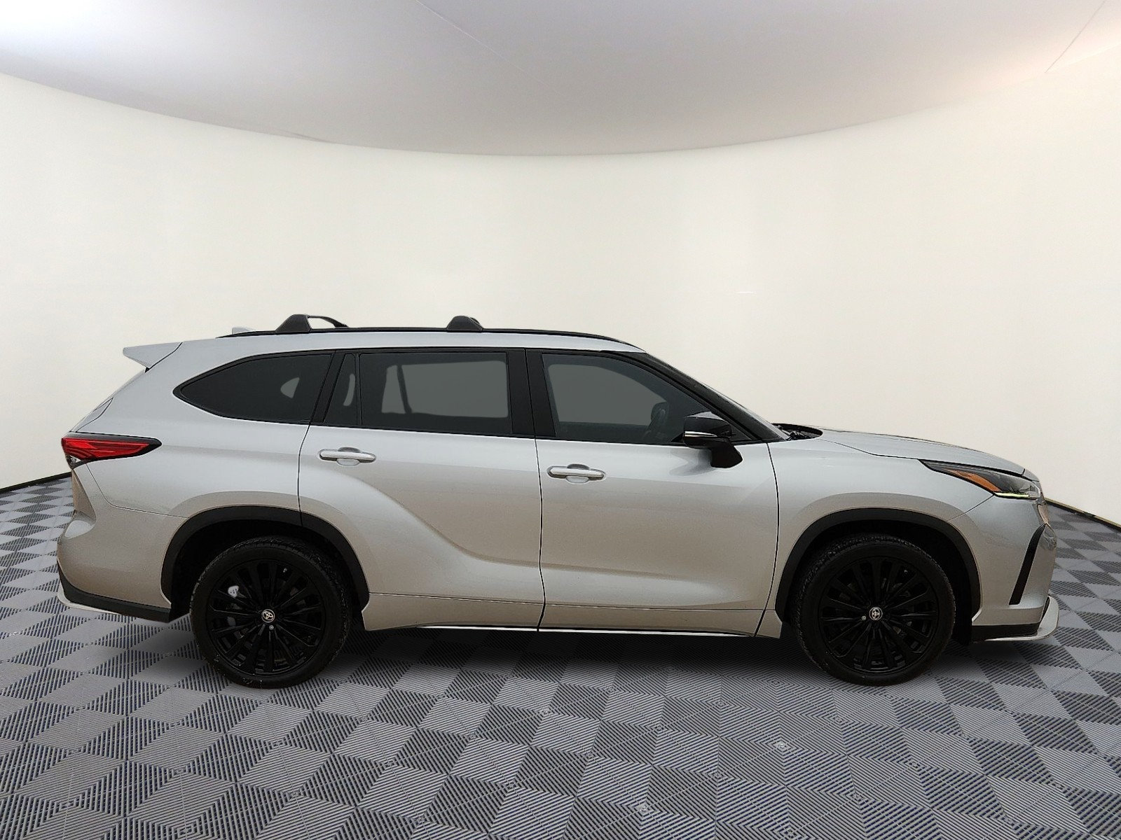 Used 2023 Toyota Highlander XSE FWD image 5