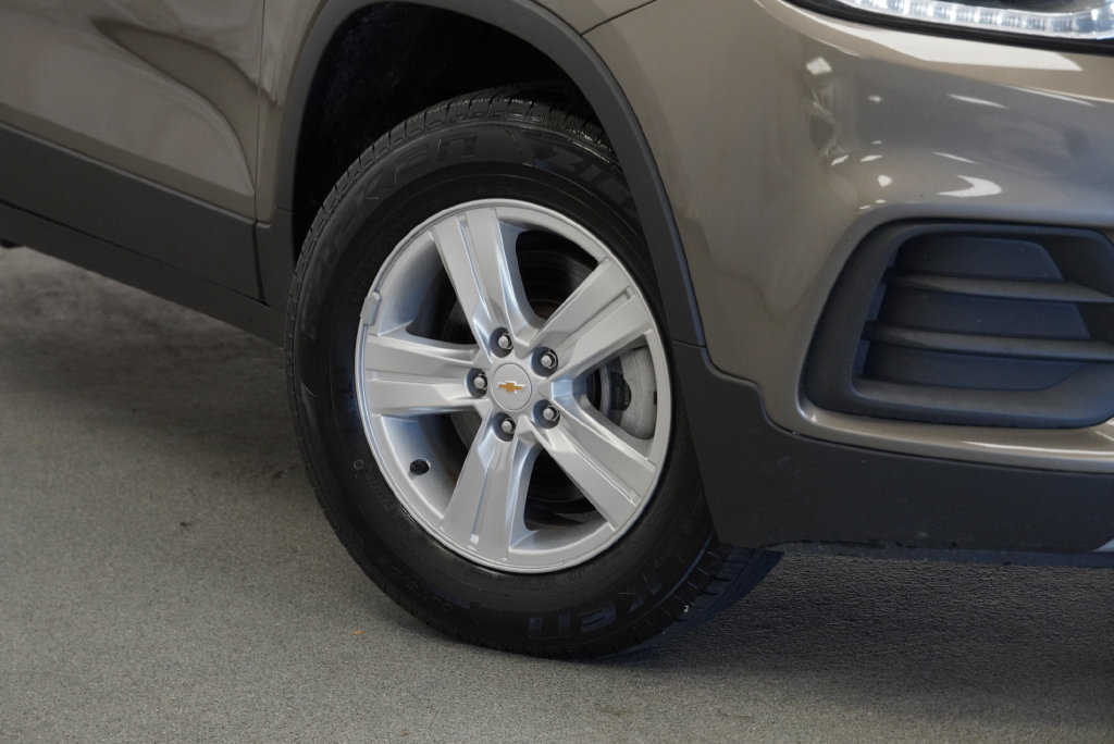 Used 2021 Chevrolet Trax LT w/ Driver Confidence Package AWD/4WD image 8