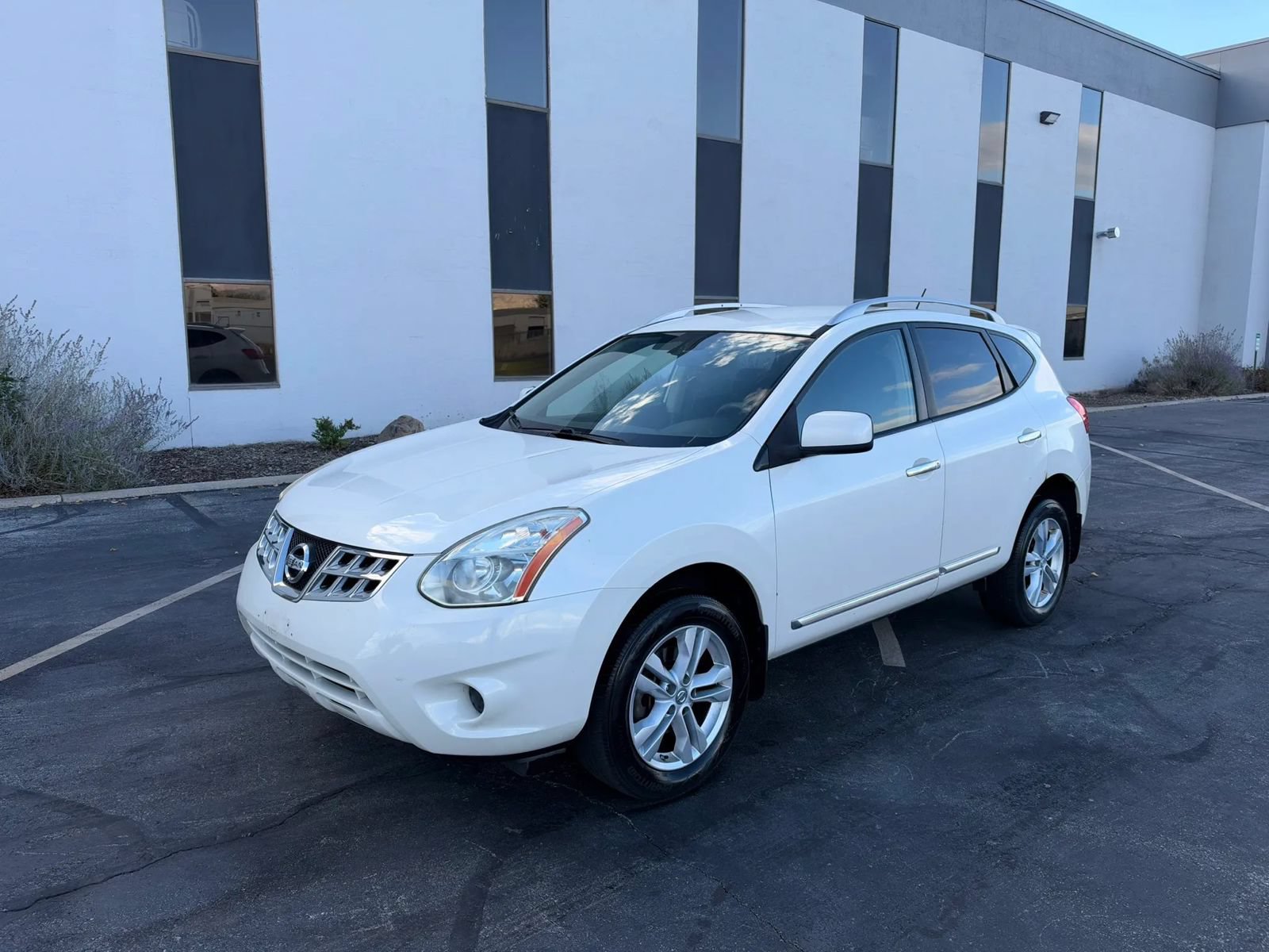 Used 2012 Nissan Rogue SV FWD image 1