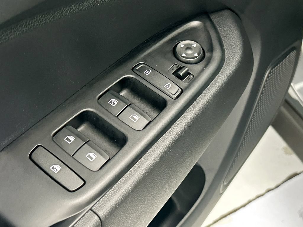 Used 2025 Hyundai Venue SEL FWD image 21