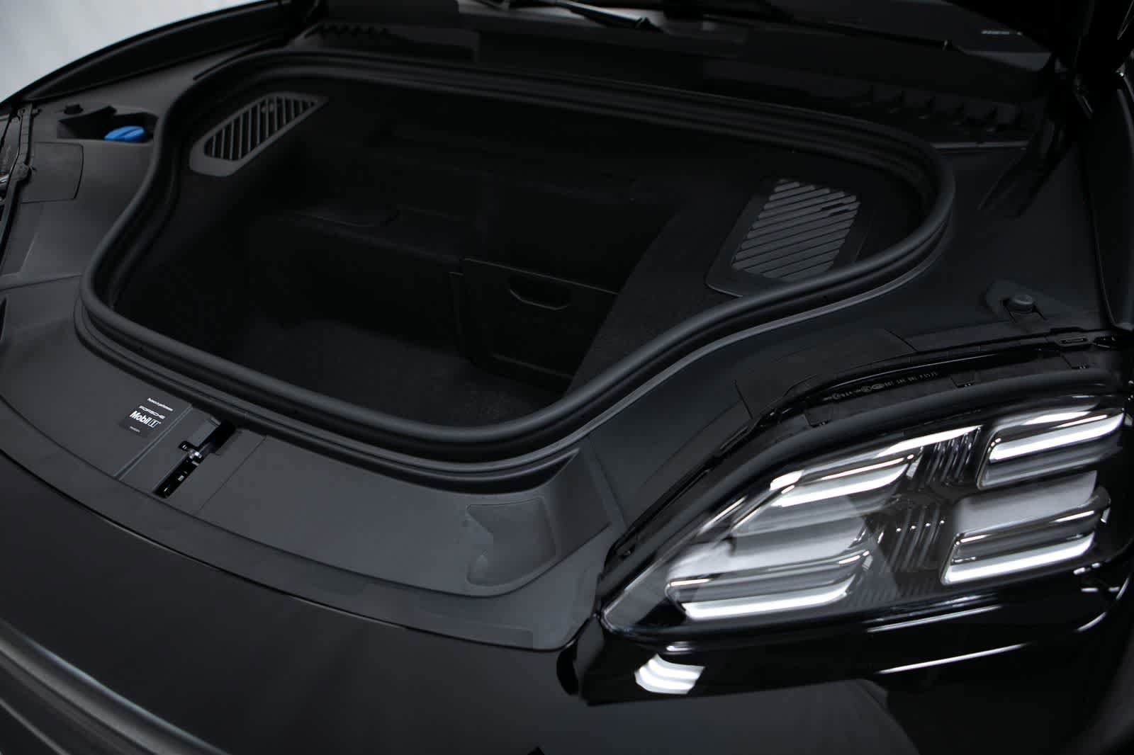 New 2026 Porsche Macan Electric RWD image 38