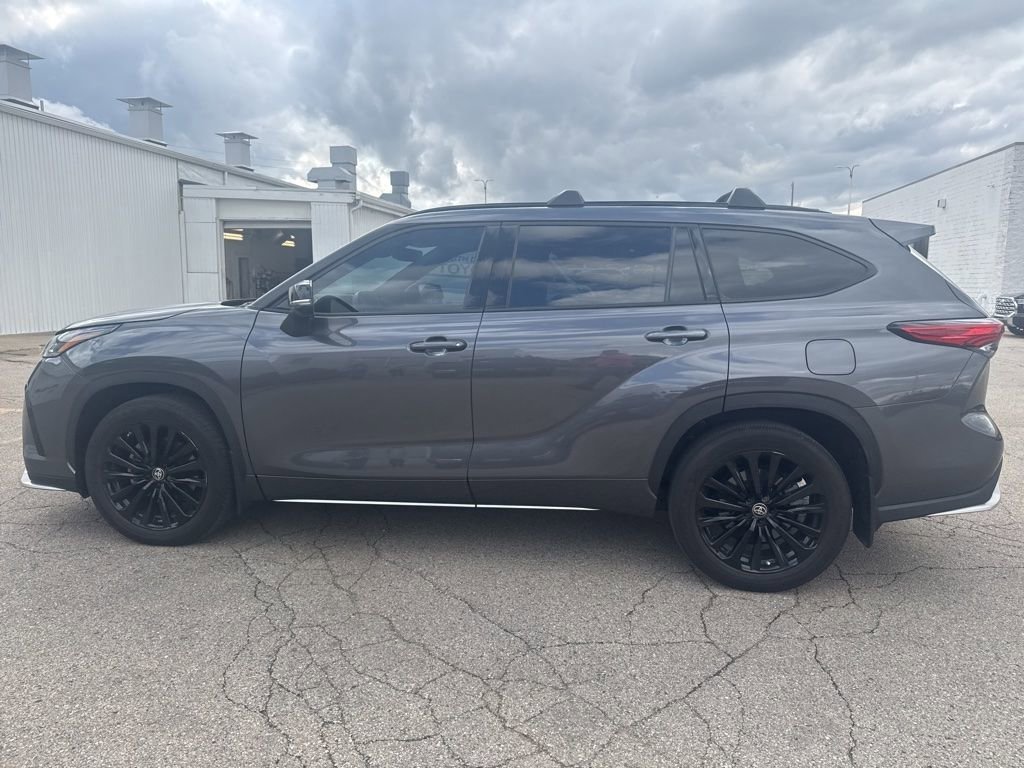 Used 2023 Toyota Highlander XSE FWD image 4
