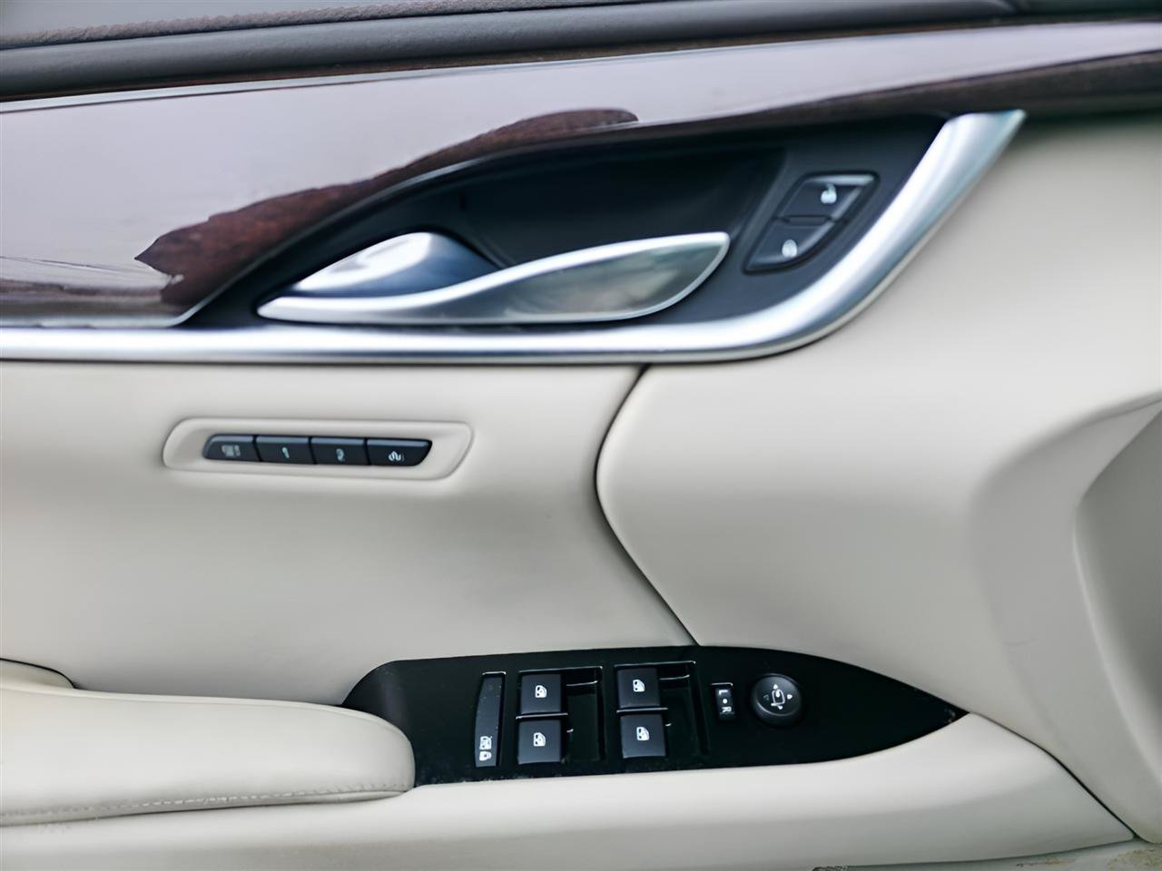 Used 2015 Cadillac XTS Premium AWD/4WD image 23