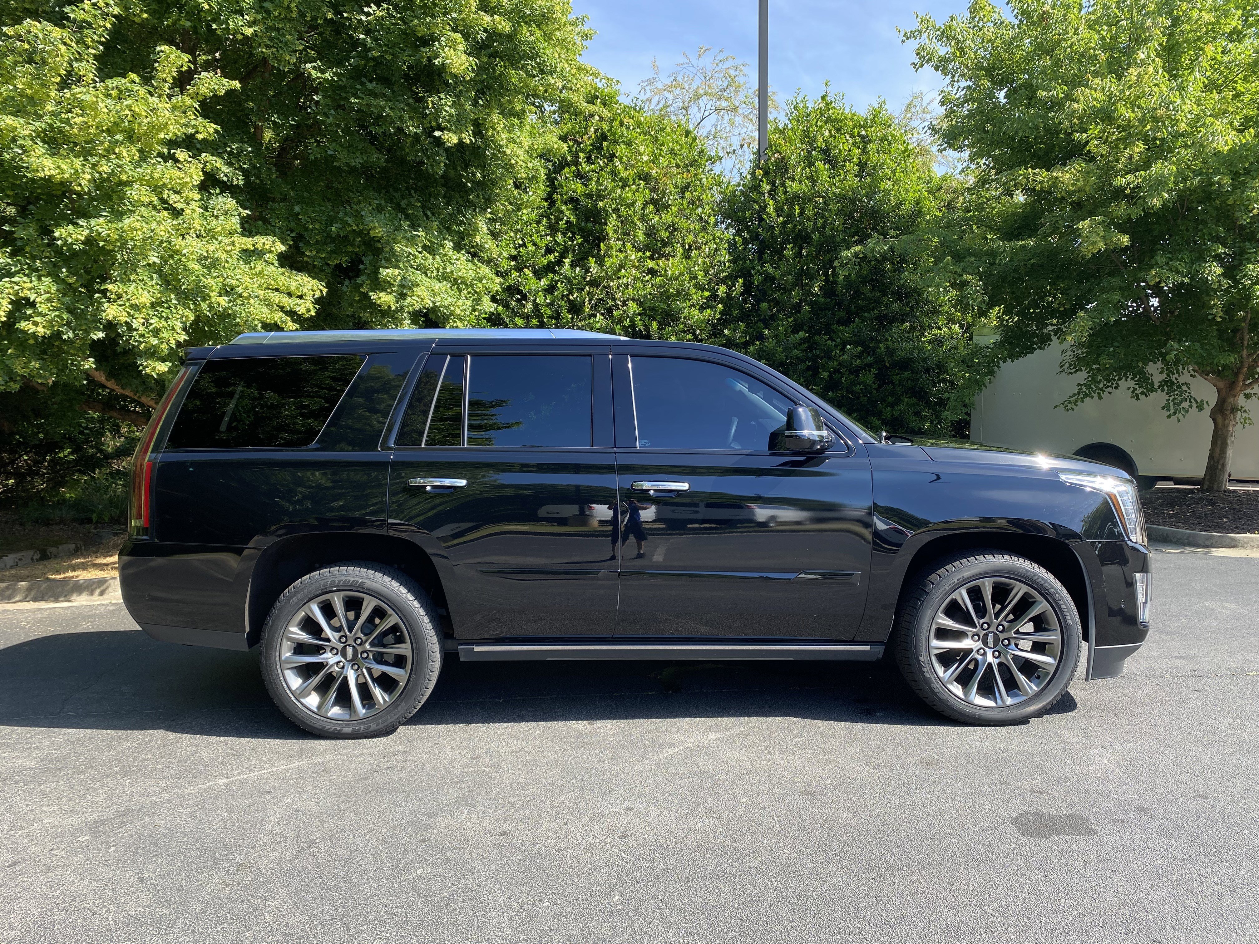 Used 2019 Cadillac Escalade Premium Luxury w/ Escalade Sport Edition AWD/4WD image 10