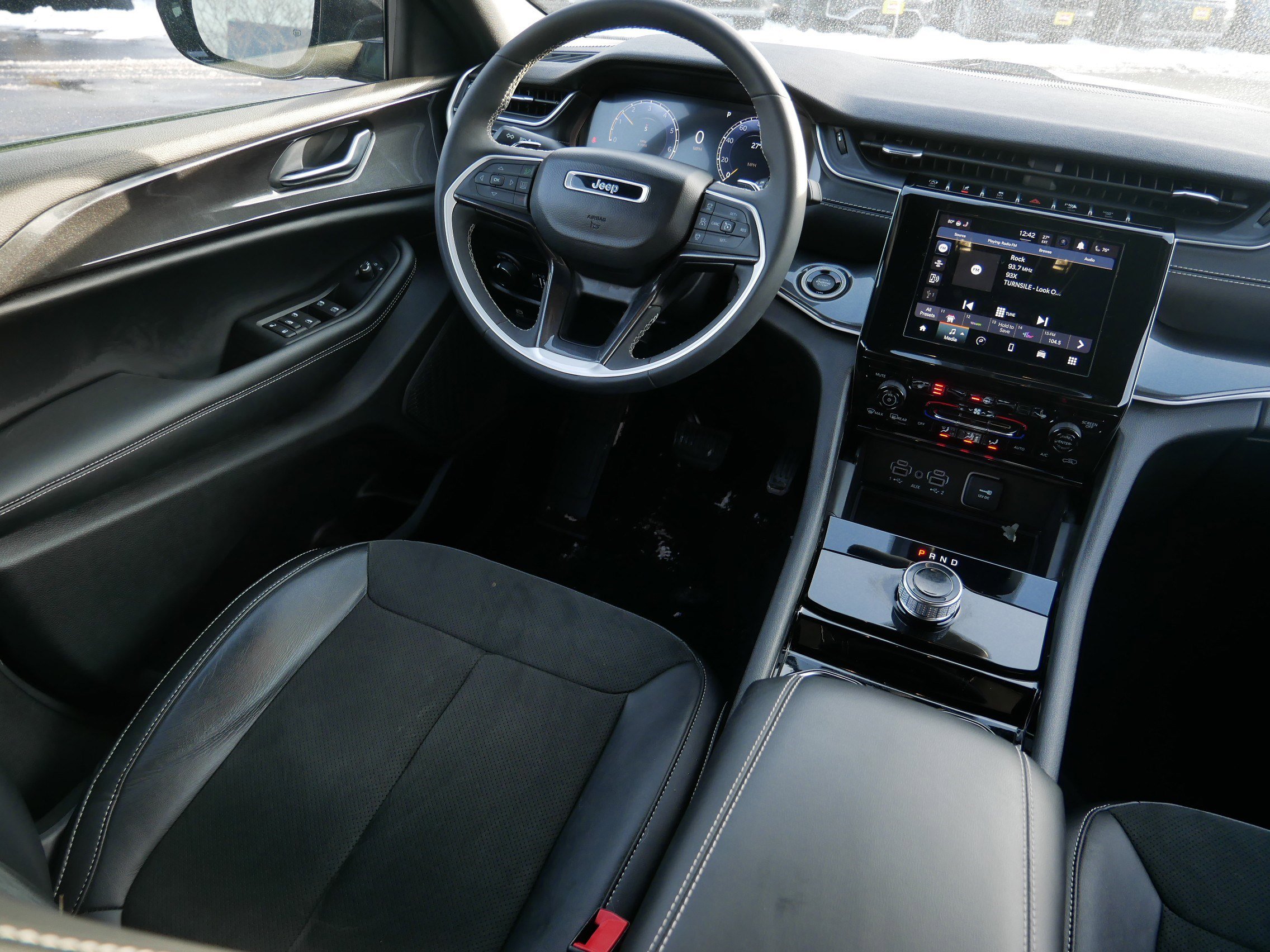 Used 2023 Jeep Grand Cherokee Altitude image 9