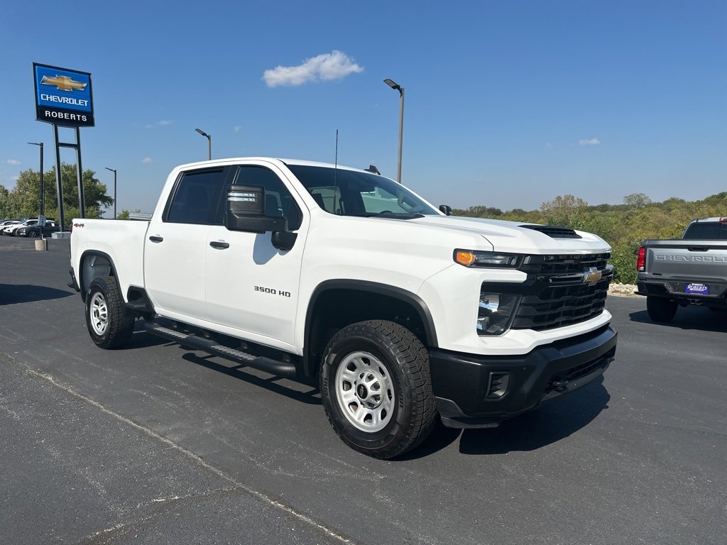 Used 2024 Chevrolet Silverado 3500 W/T image 2