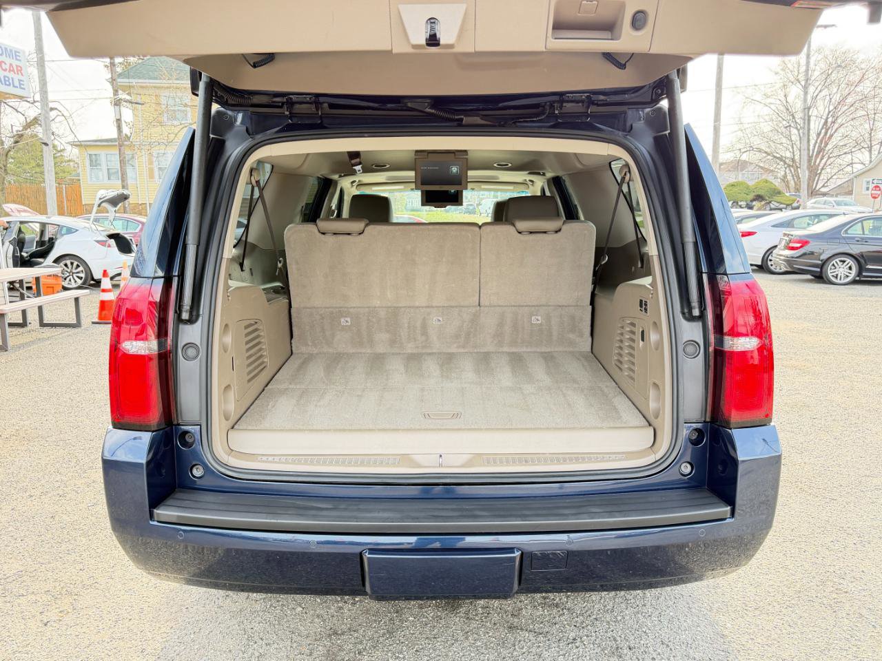 Used 2018 Chevrolet Suburban LT image 38