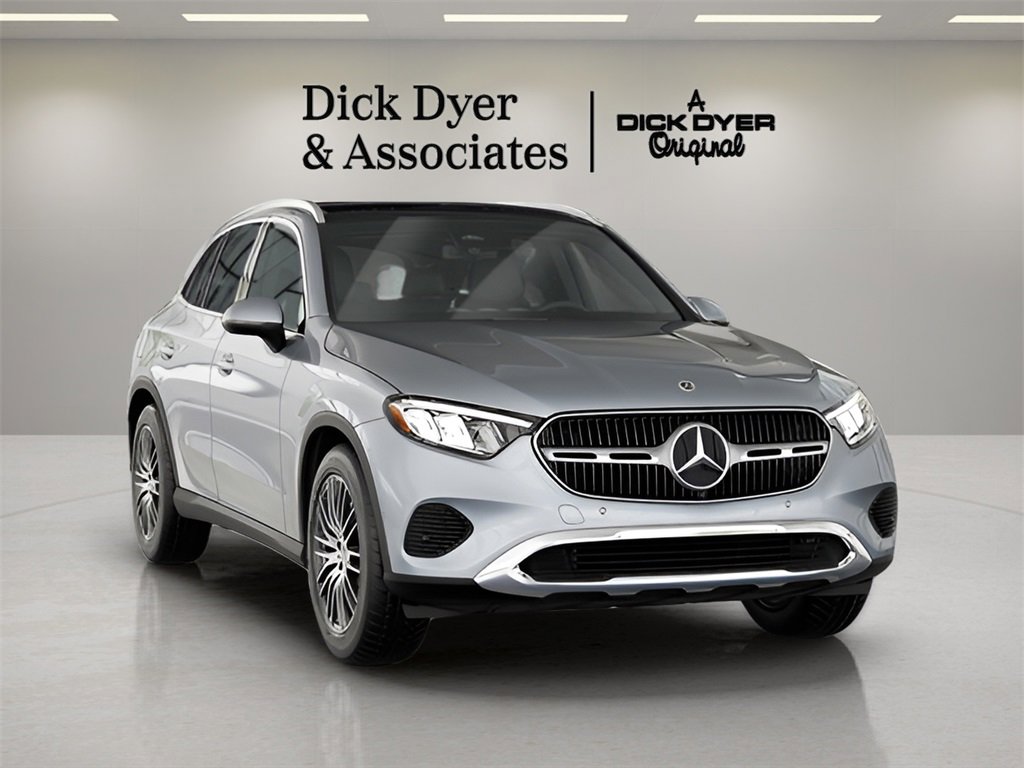 Used 2025 Mercedes-Benz GLC 300 4MATIC image 35
