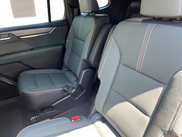 Used 2026 GMC Acadia AT4 w/ Luxury Package AWD/4WD image 22