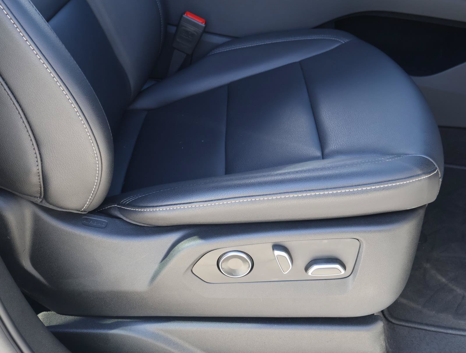 Certified 2024 Cadillac Escalade Luxury RWD image 24