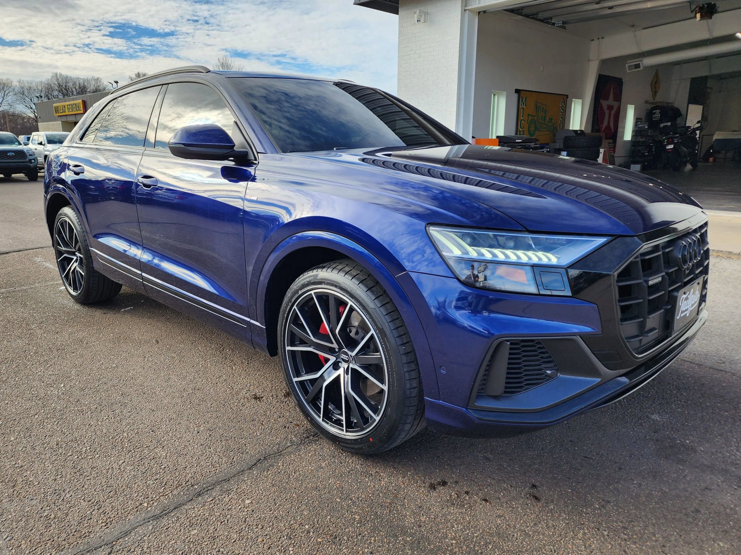 Used 2020 Audi Q8 Premium Plus w/ Premium Plus Package image 2