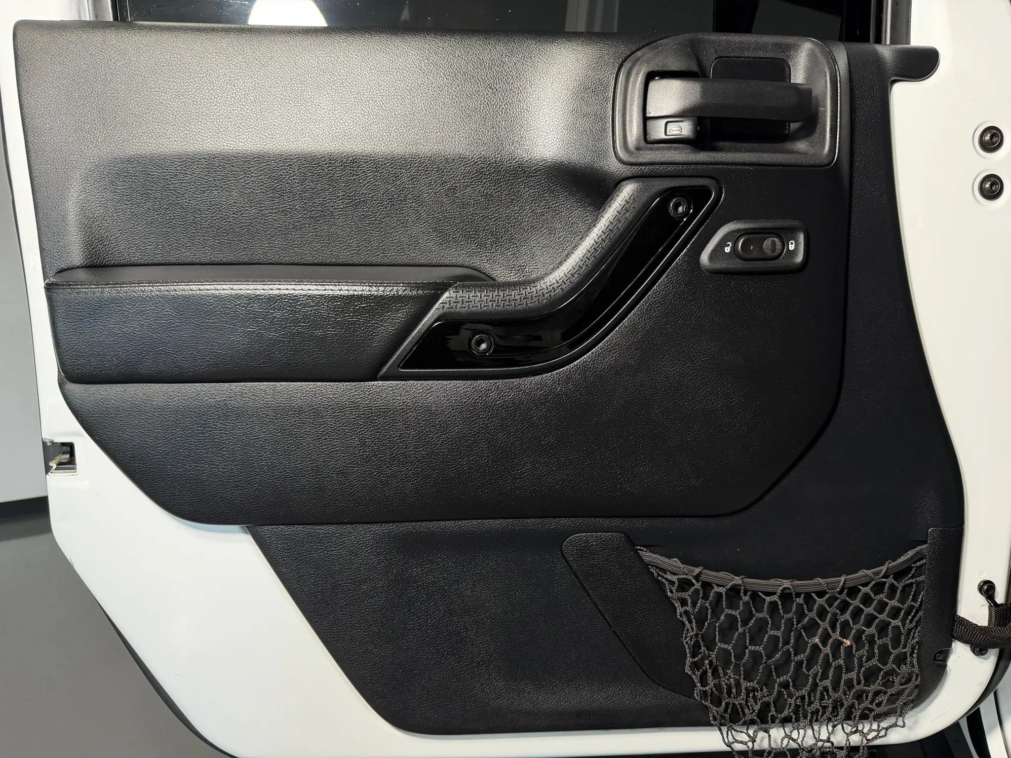 Used 2015 Jeep Wrangler Unlimited Sahara AWD/4WD image 20