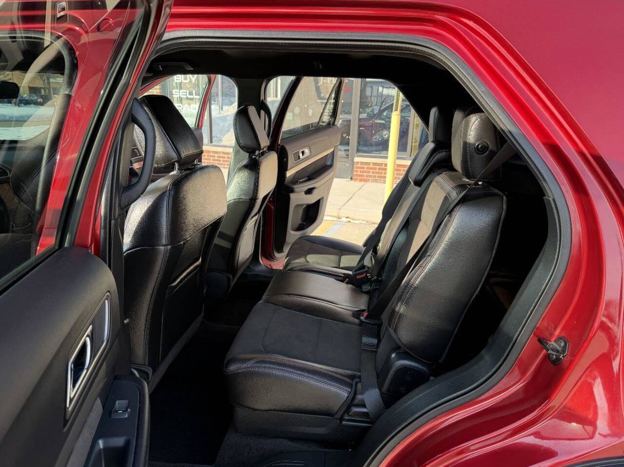 Used 2018 Ford Explorer XLT w/ Equipment Group 202A image 23