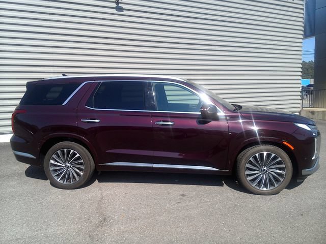 Used 2024 Hyundai Palisade Calligraphy FWD image 2