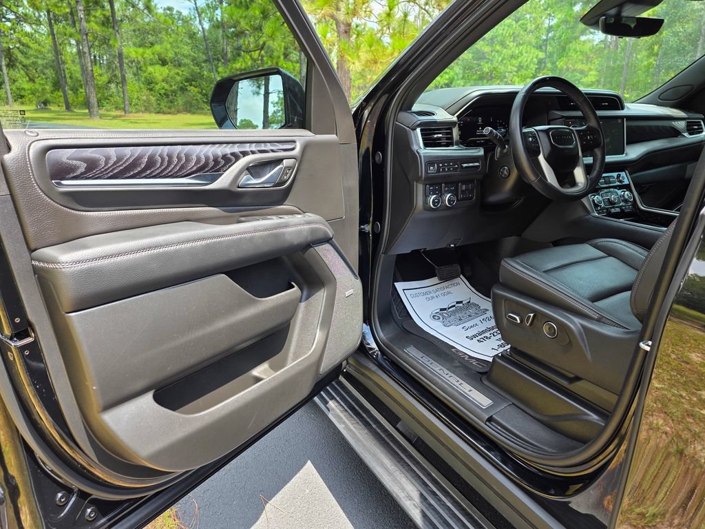 Used 2024 GMC Yukon XL Denali w/ Denali Reserve Package AWD/4WD image 11