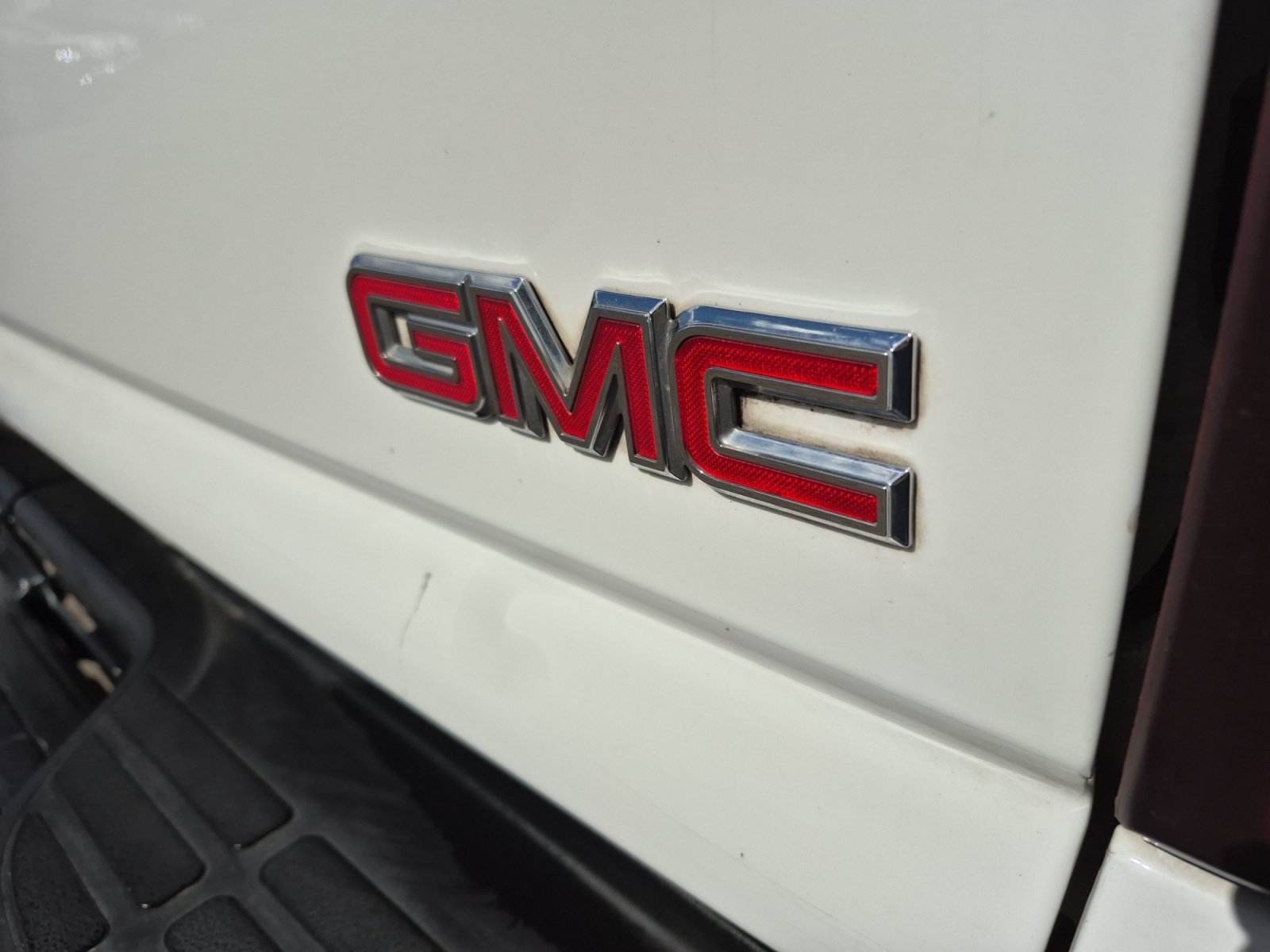Used 2006 GMC Sierra 2500 SLT w/ Heavy-Duty Power Package AWD/4WD image 22