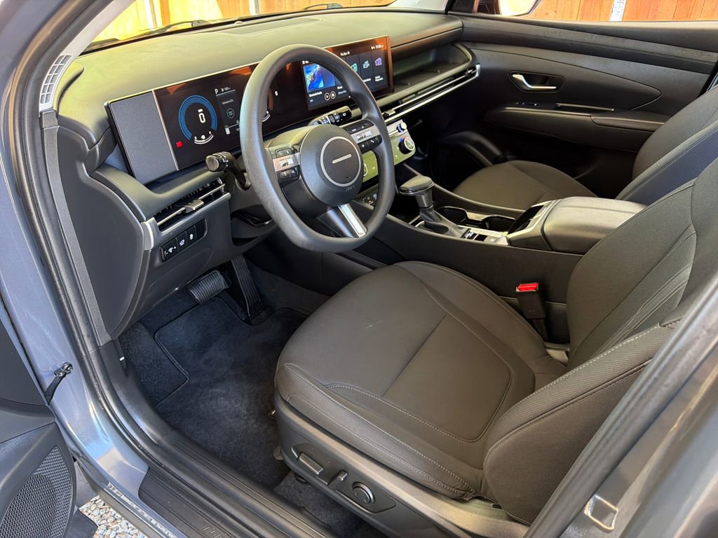 Used 2025 Hyundai Tucson SEL FWD image 2