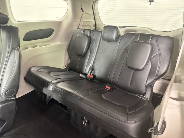 Used 2024 Chrysler Pacifica Touring-L FWD image 22