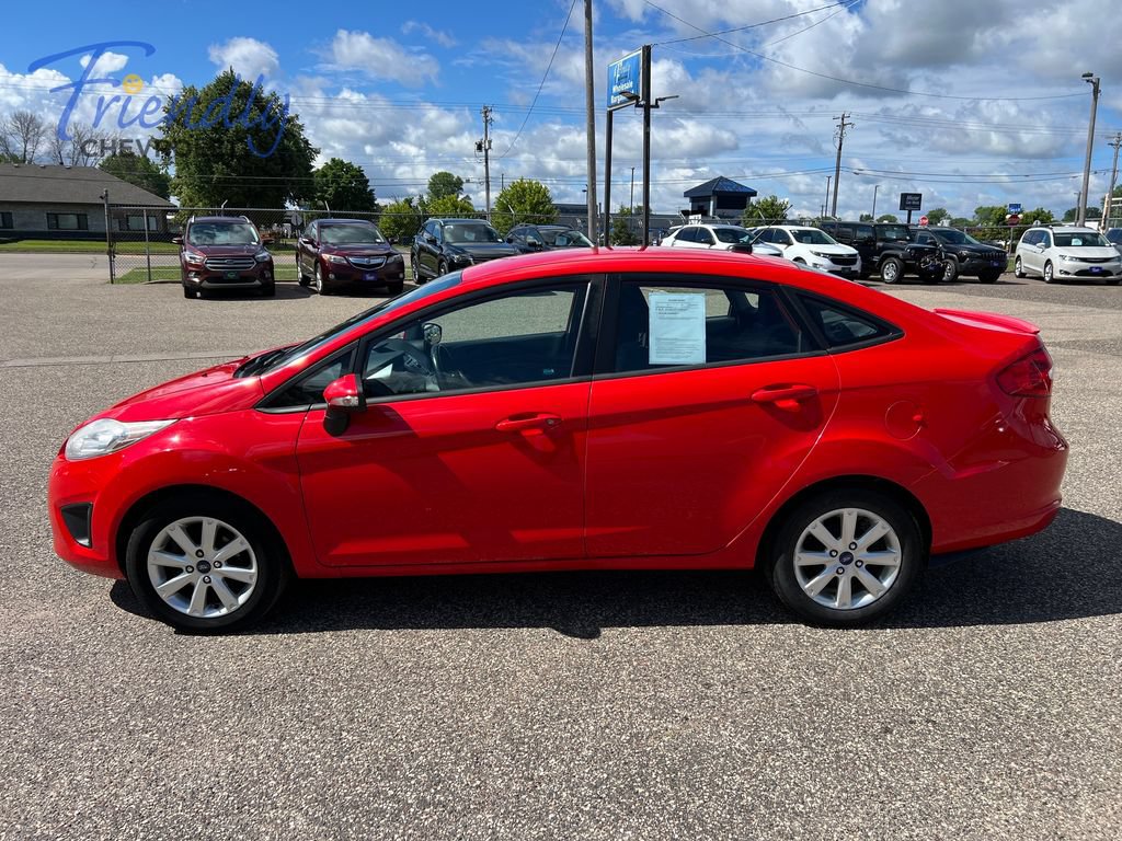 Used 2013 Ford Fiesta SE FWD image 2