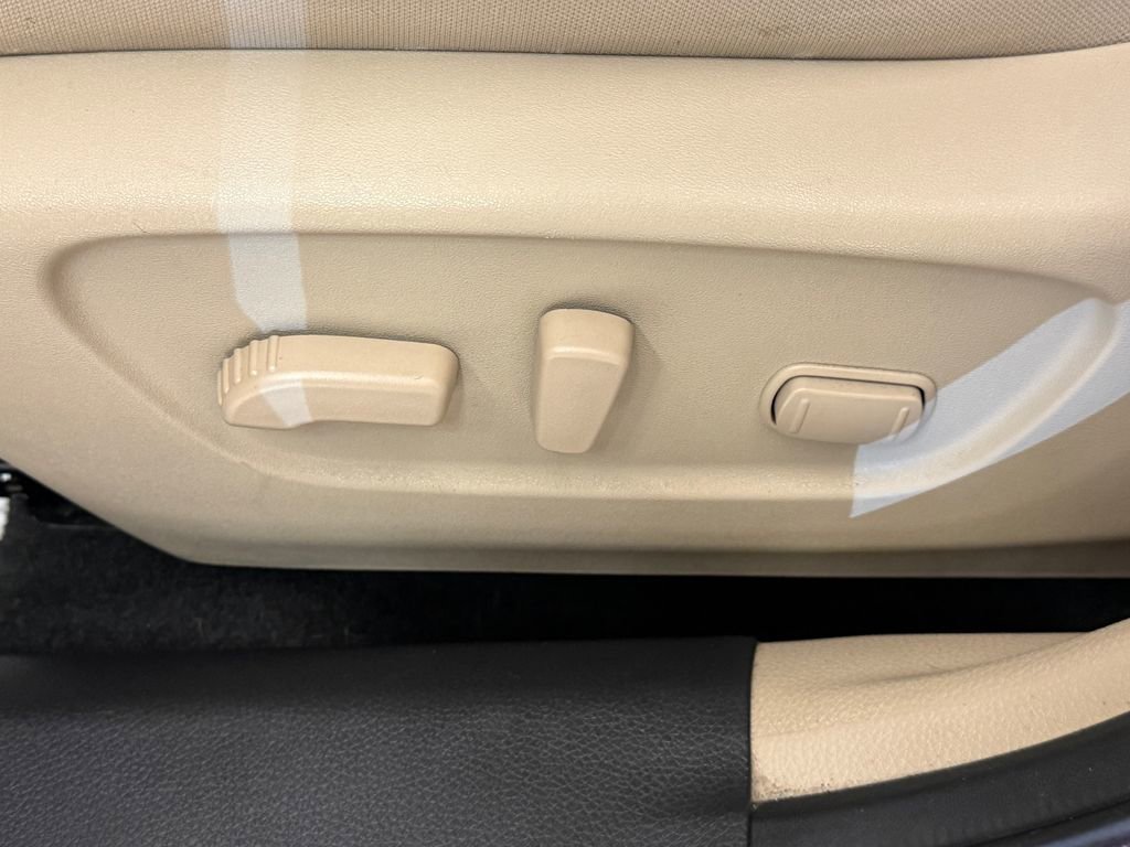 Used 2019 Nissan Rogue SV w/ Premium Package FWD image 20