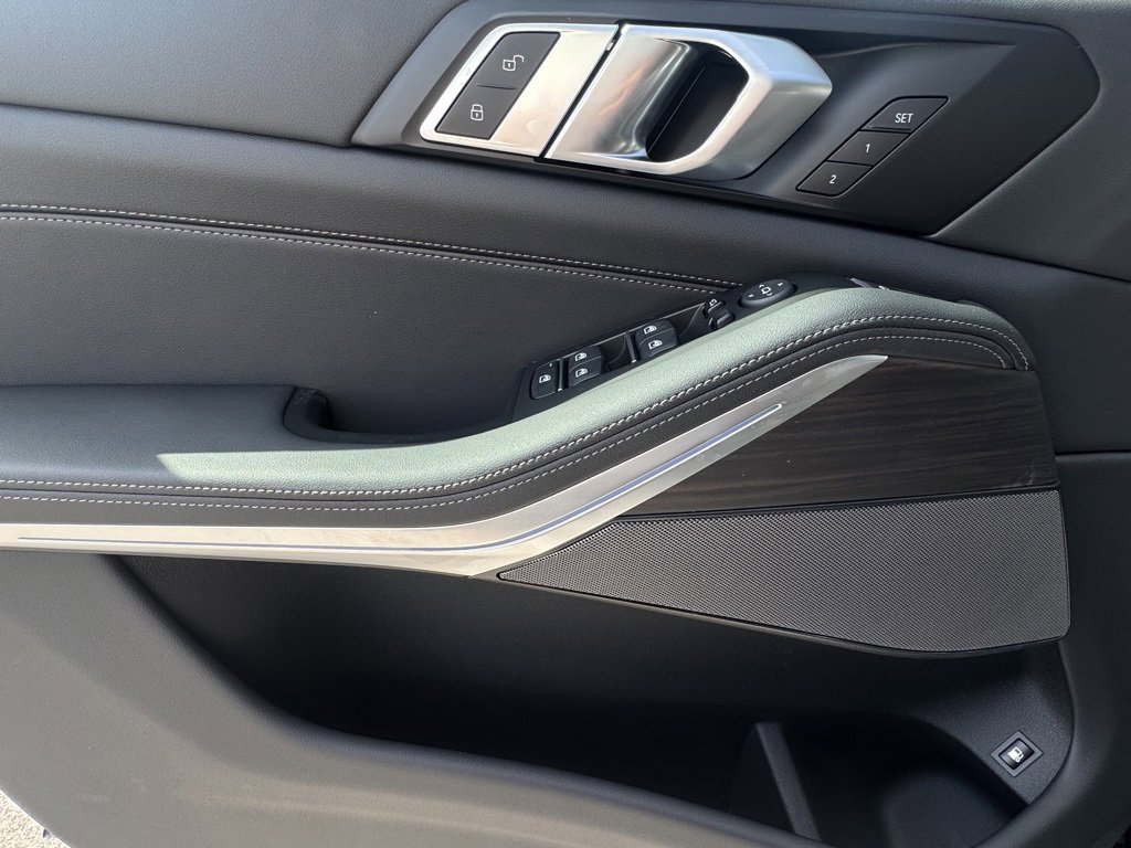 Used 2026 BMW X5 xDrive50e w/ Premium Package image 15