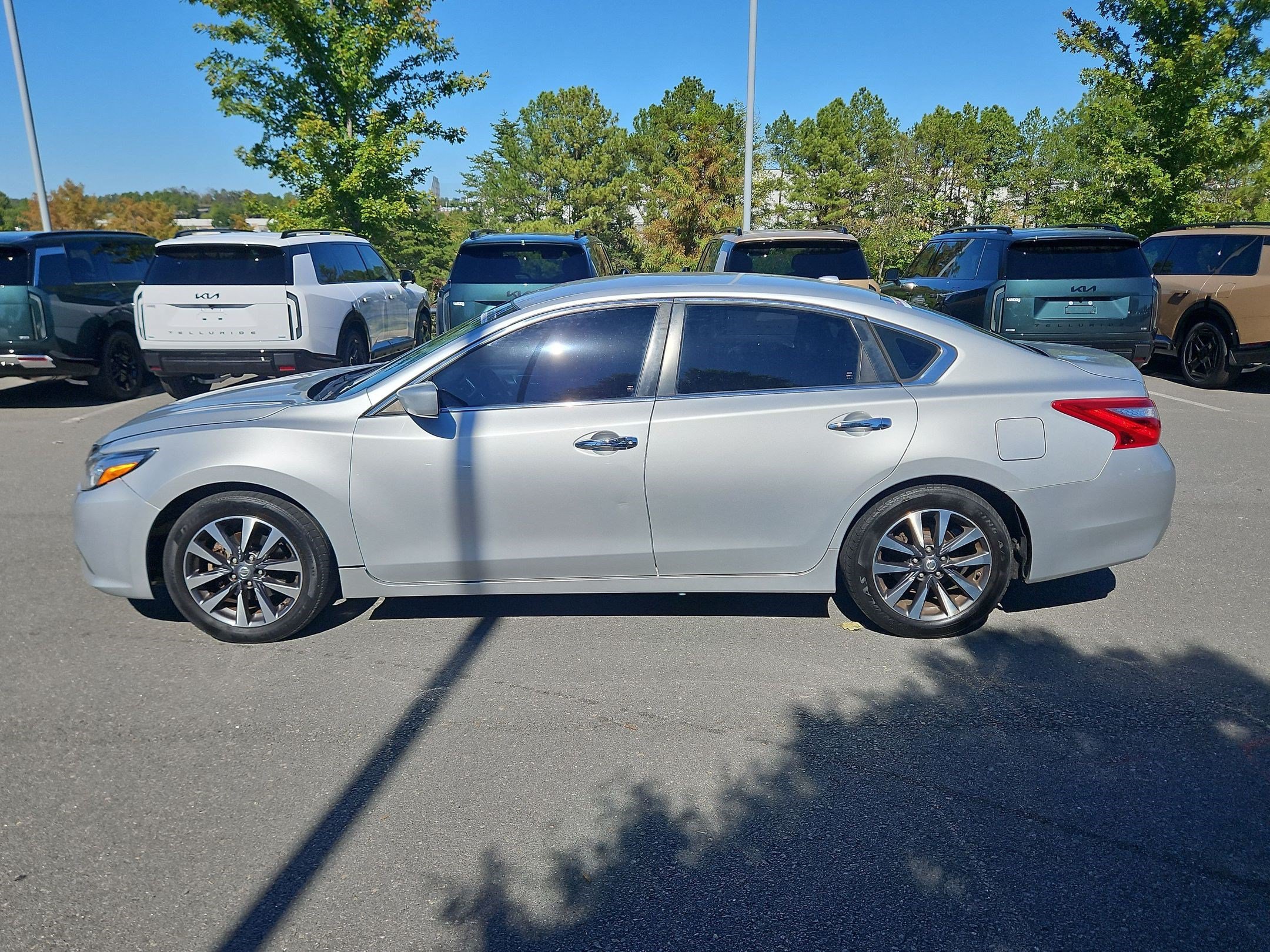 Used 2017 Nissan Altima 2.5 SV FWD image 4