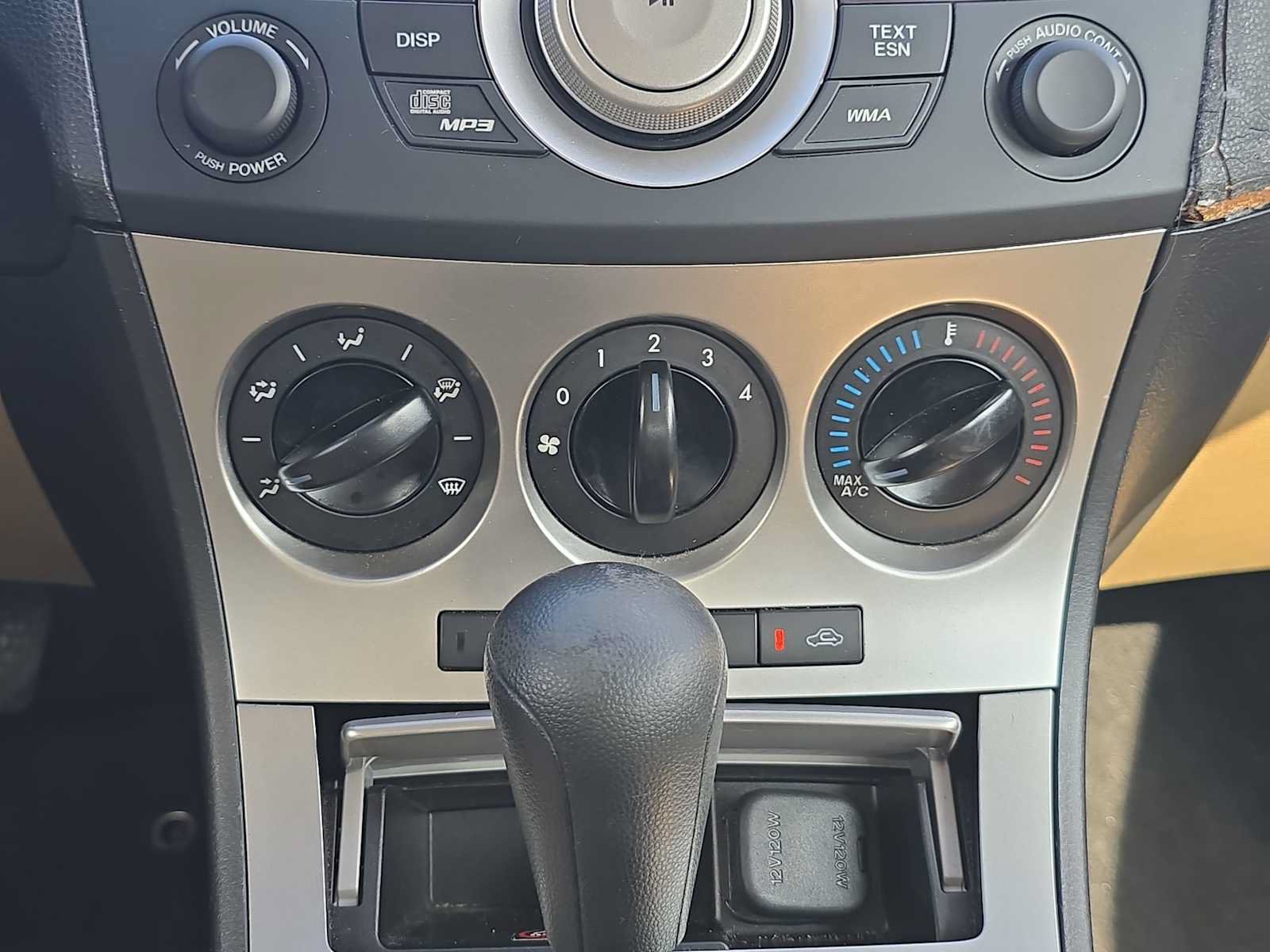 Used 2010 MAZDA MAZDA3 i Touring FWD image 17