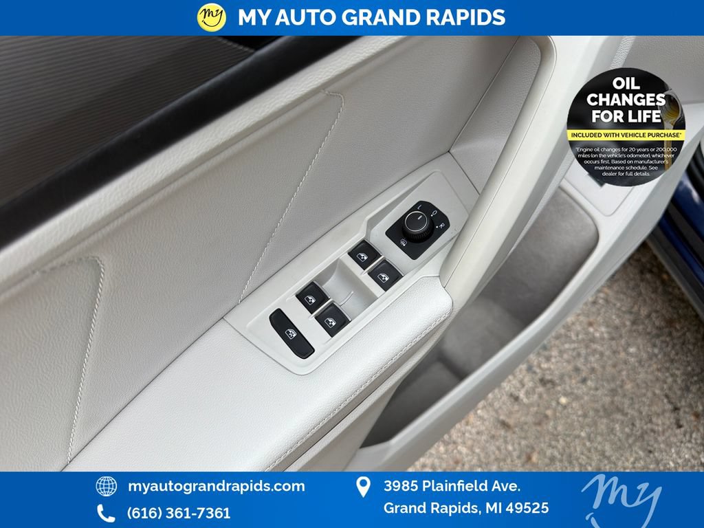 Used 2022 Volkswagen Tiguan SE AWD/4WD image 11