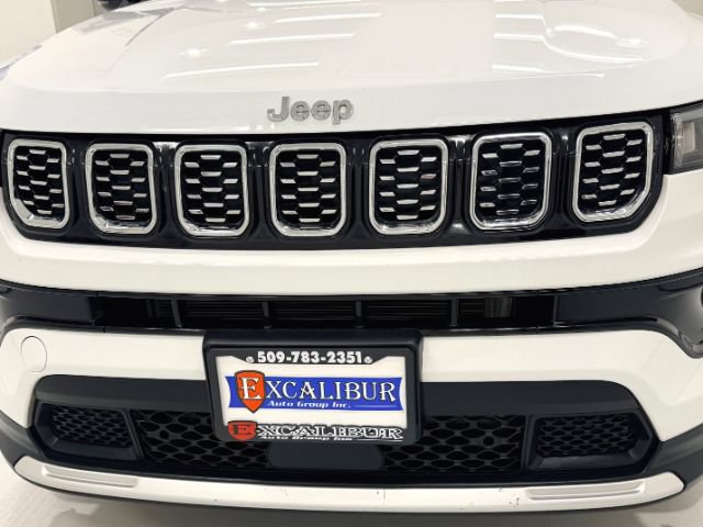 Used 2025 Jeep Compass Limited AWD/4WD image 17