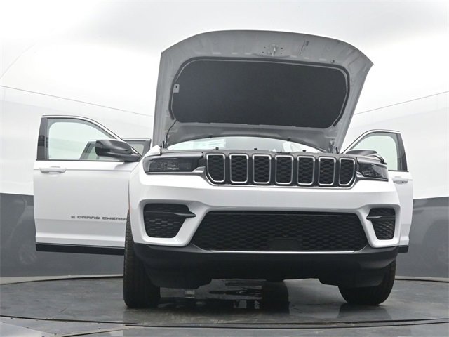 Used 2024 Jeep Grand Cherokee Laredo image 58