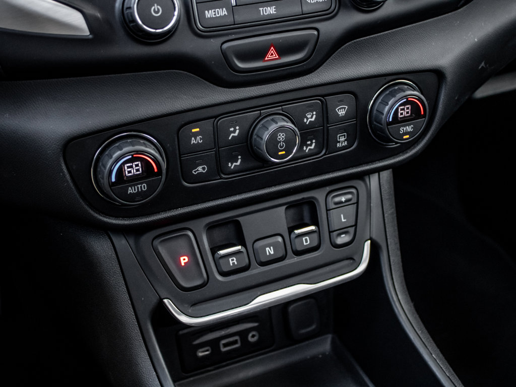 Used 2018 GMC Terrain SLT w/ Preferred Package image 32