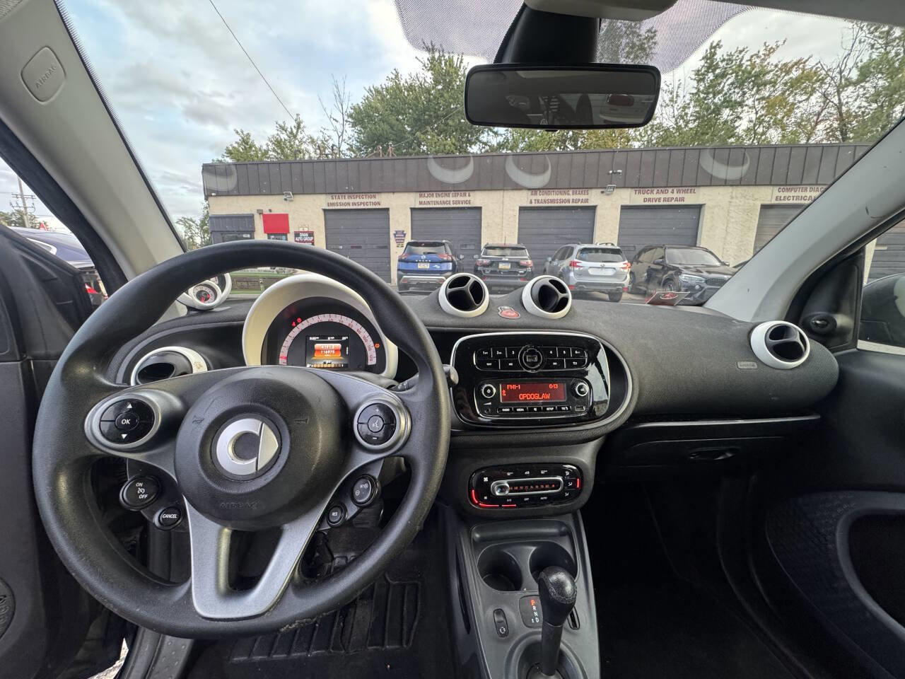 Used 2016 smart fortwo pure image 4