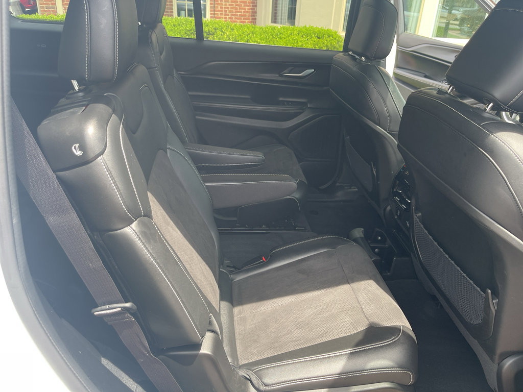 Used 2023 Jeep Grand Cherokee L Laredo AWD/4WD image 29