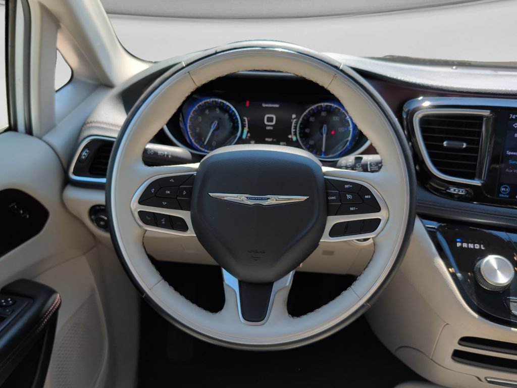 Used 2019 Chrysler Pacifica Limited FWD image 11