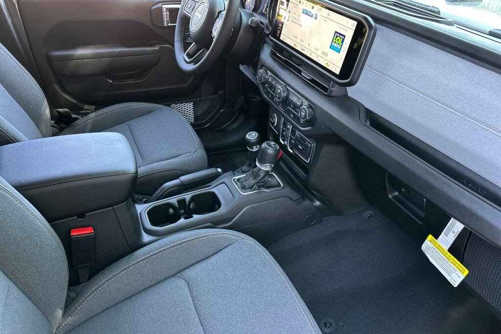 New 2026 Jeep Gladiator Sport AWD/4WD image 15
