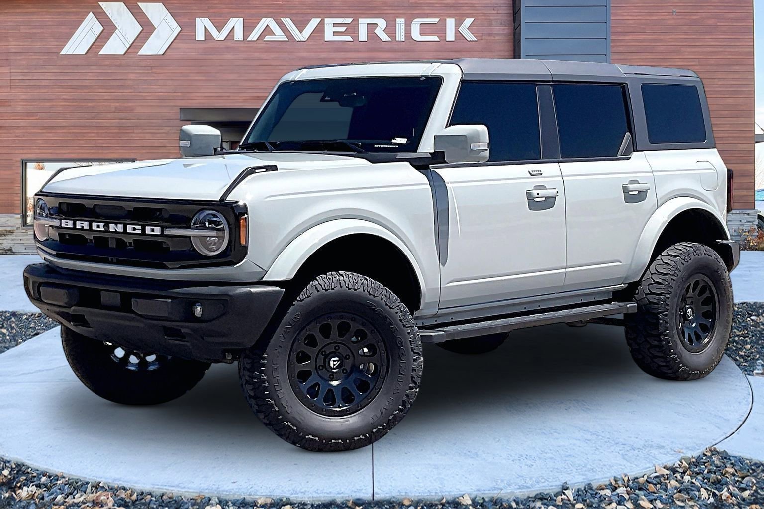 Used 2023 Ford Bronco Outer Banks AWD/4WD image 3