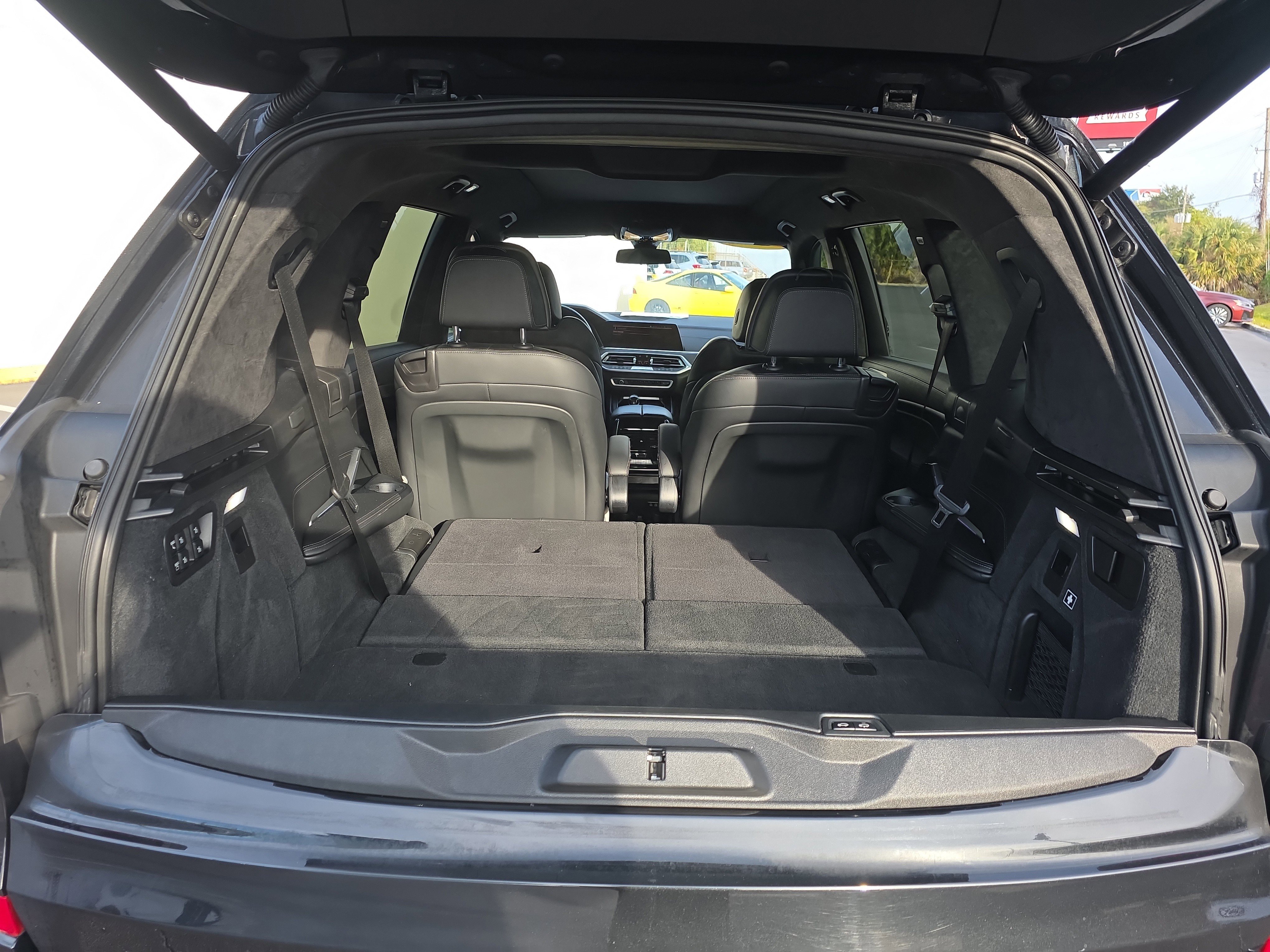 Used 2022 BMW X7 xDrive40i w/ M Sport Package image 8