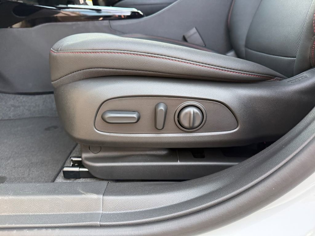 New 2026 Chevrolet Trax RS w/ Driver Confidence Package FWD image 17