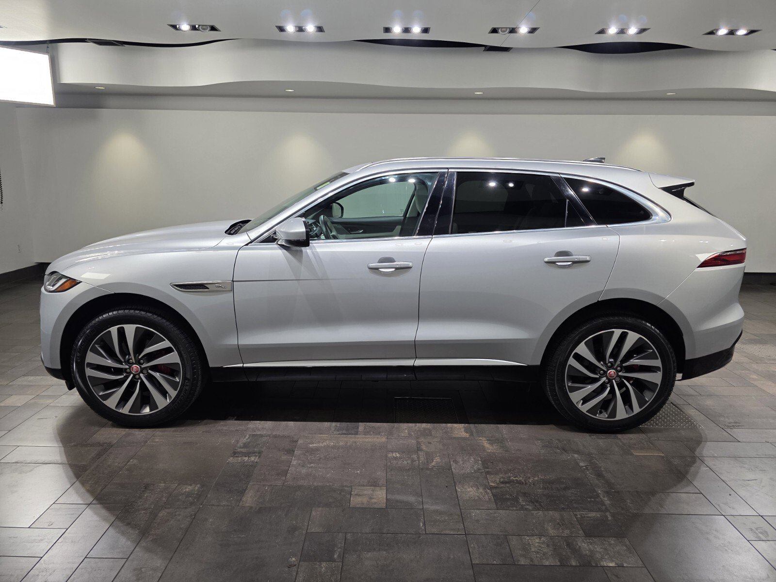Used 2022 Jaguar F-PACE S AWD/4WD image 3