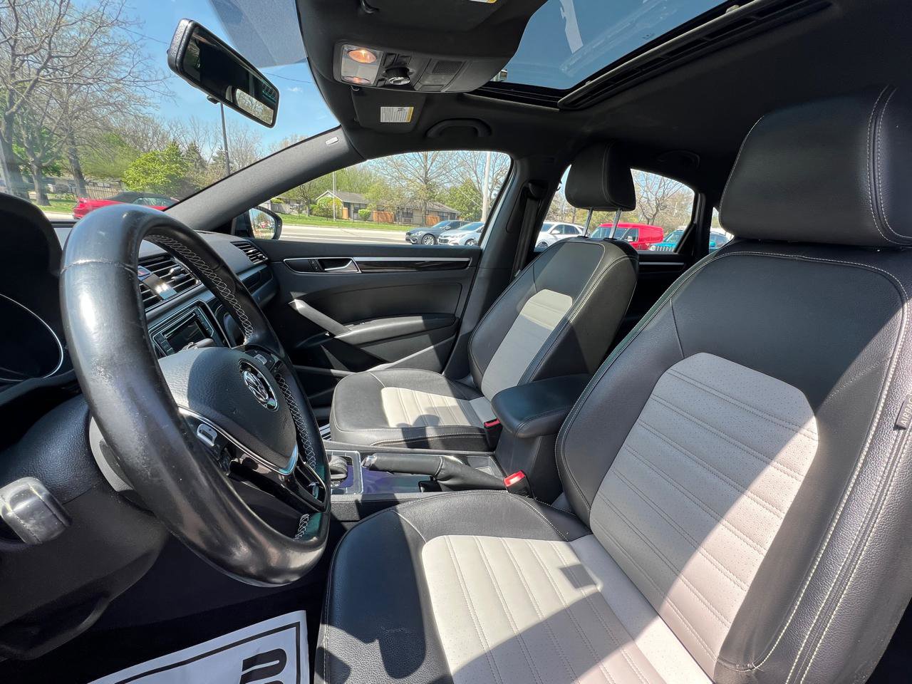 Used 2018 Volkswagen Passat 3.6 FWD image 17