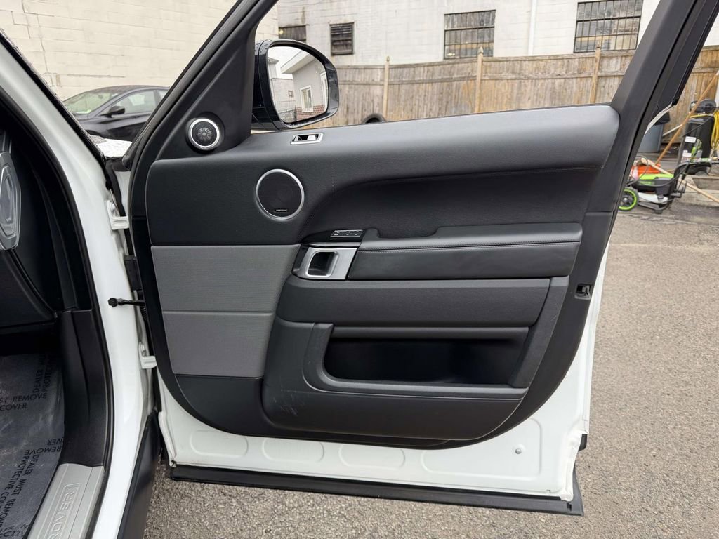 Used 2020 Land Rover Range Rover Sport HSE image 12