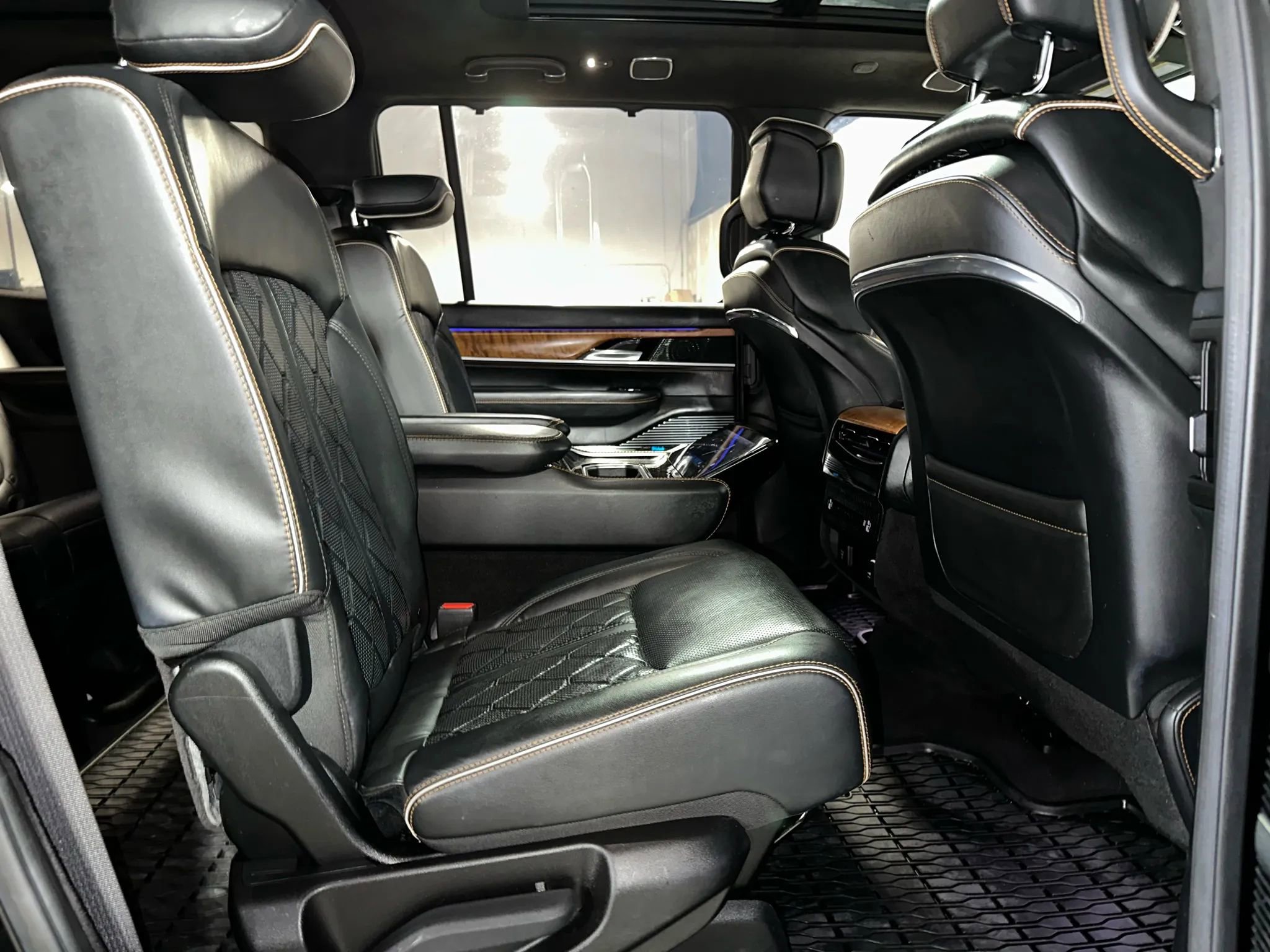 Used 2022 Jeep Grand Wagoneer Series III image 38