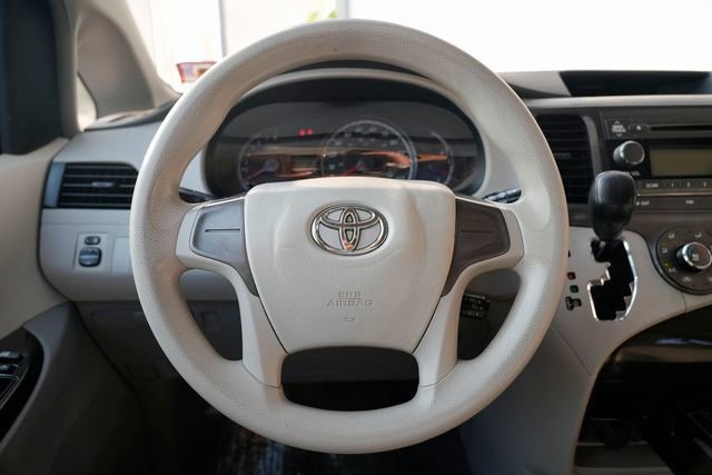 Used 2011 Toyota Sienna image 35