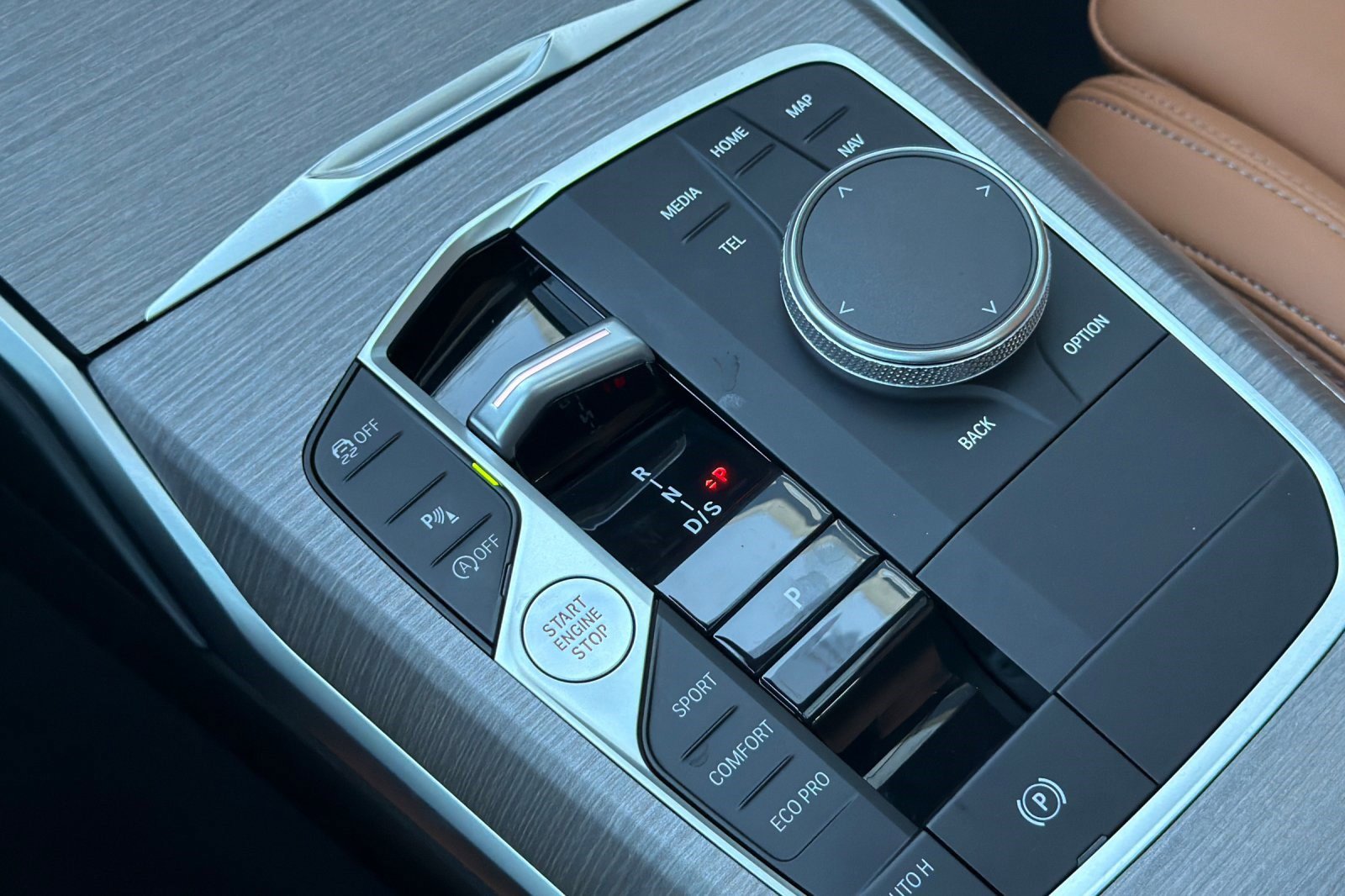 Used 2025 BMW 330i Sedan w/ Premium Package image 28