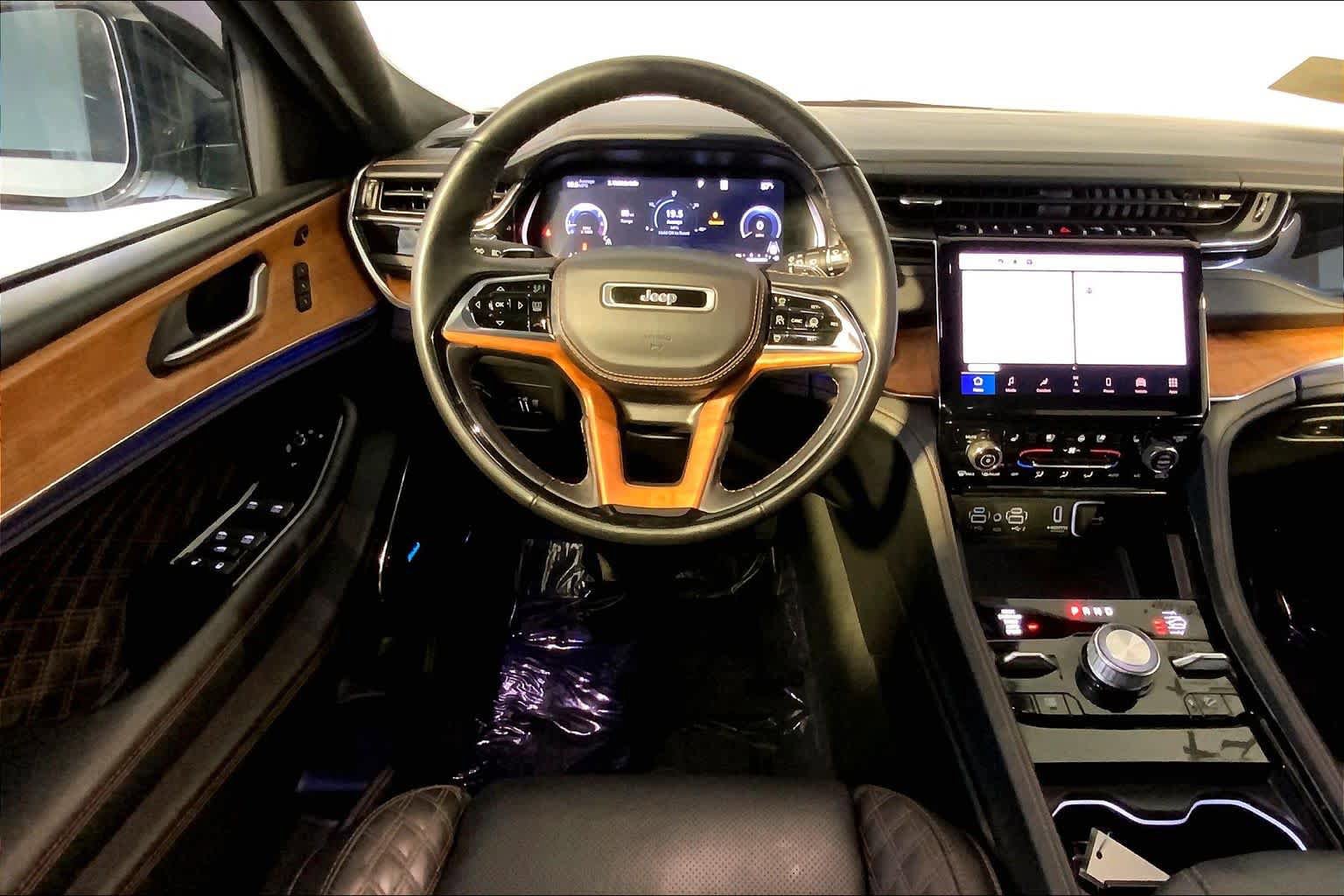 Used 2024 Jeep Grand Cherokee Summit AWD/4WD image 6